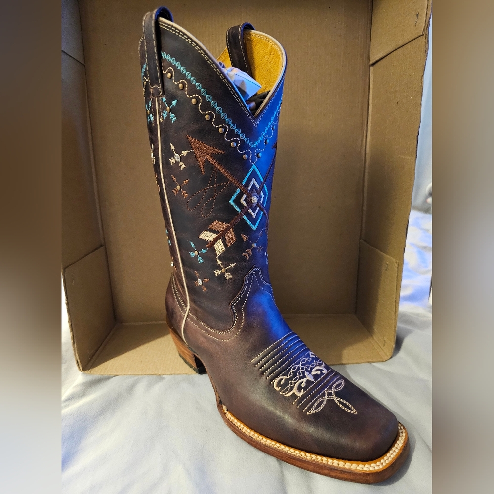 Elegant Embroidered Heeled Boots